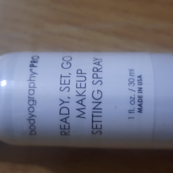 Makeup setting spray - Picture 2 of 3